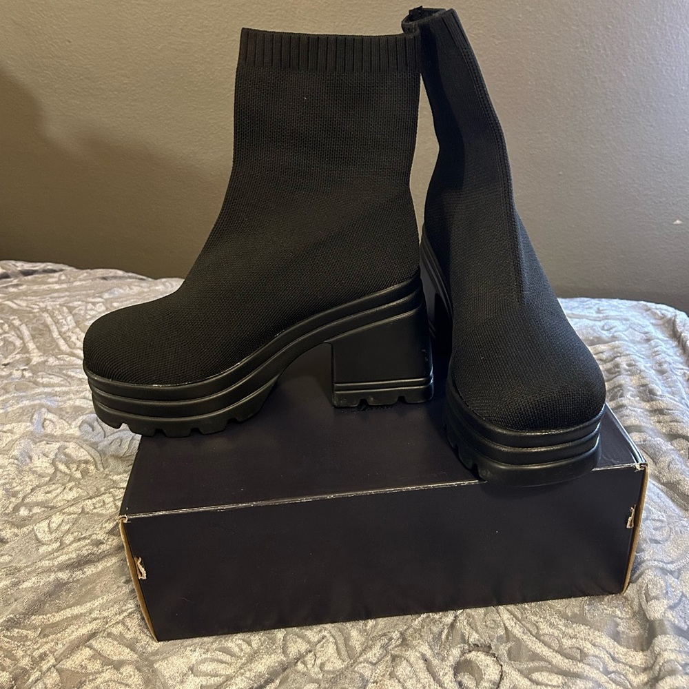 Slip on comfy platform knitted boots, chunky heel